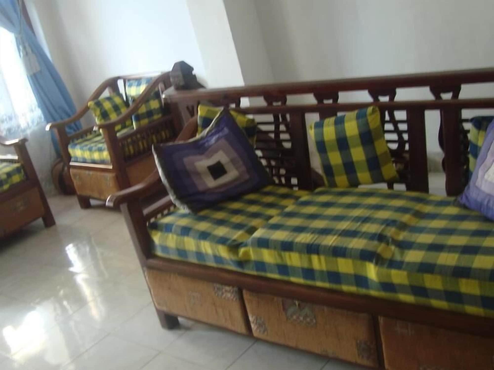 Vista Lobby Fort Inn Guest