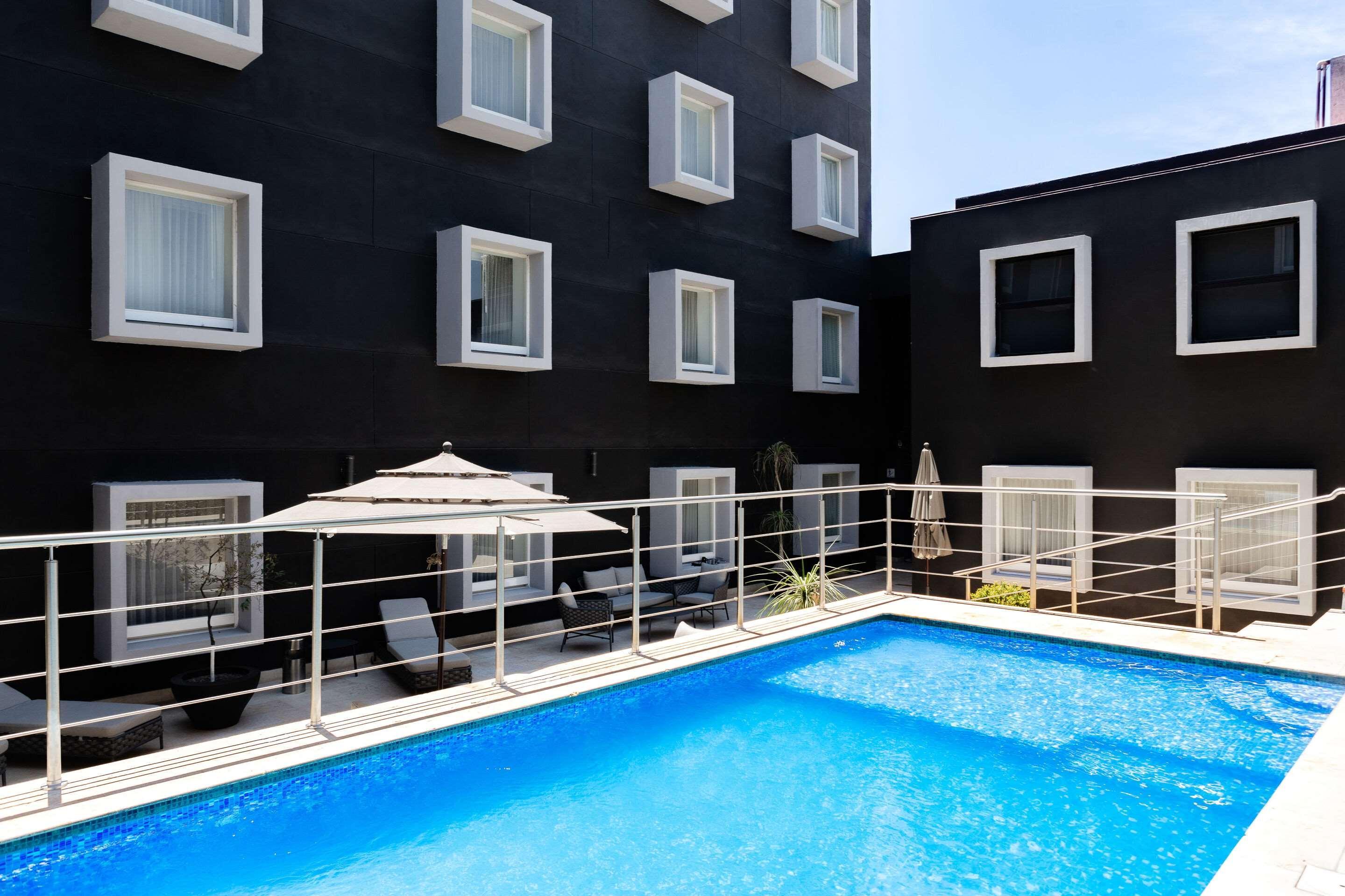 Vista Piscina Comfort Inn Queretaro Tecnologico