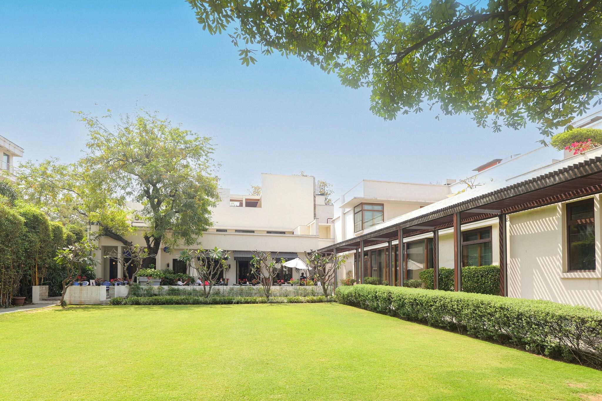 Varios The Manor Hotel