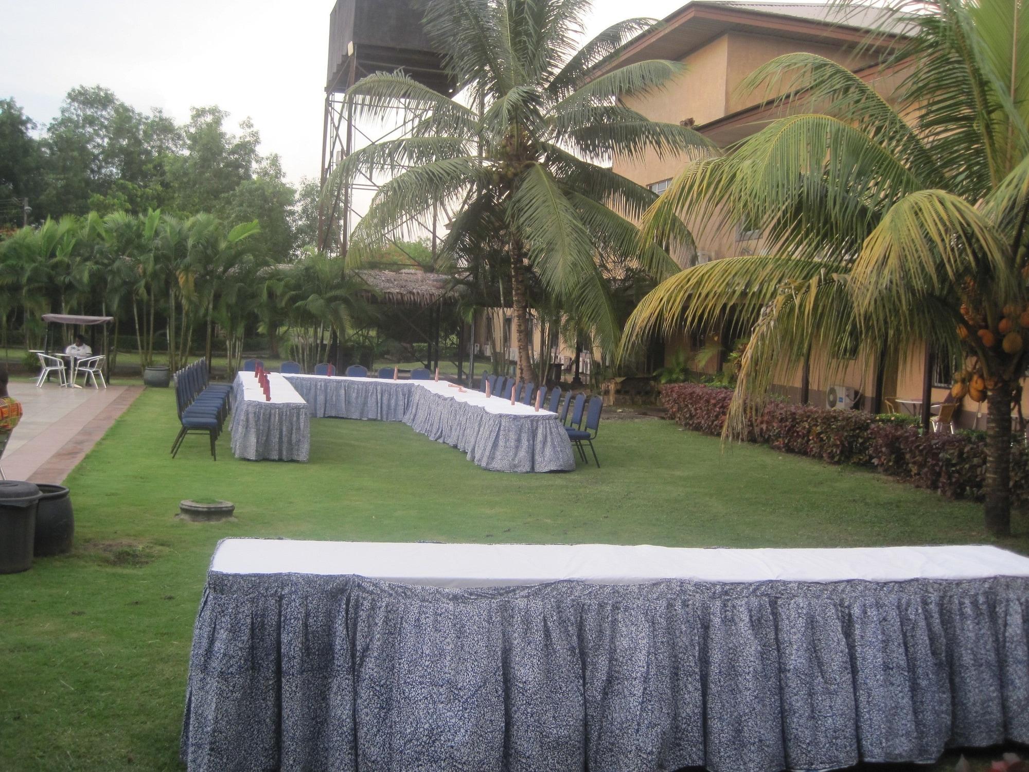 Vista Exterior Axari Hotel & Suites