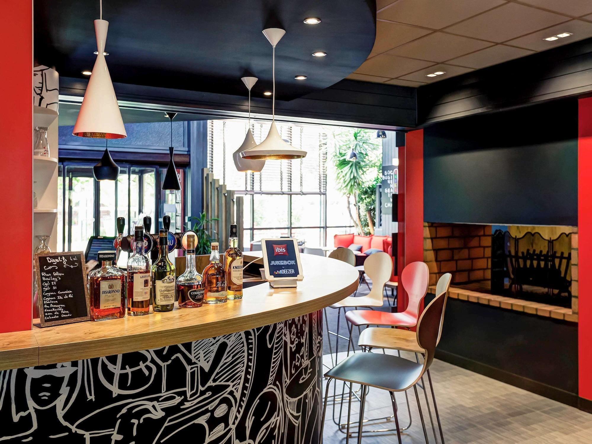 Bar/Salón ibis Lyon Nord
