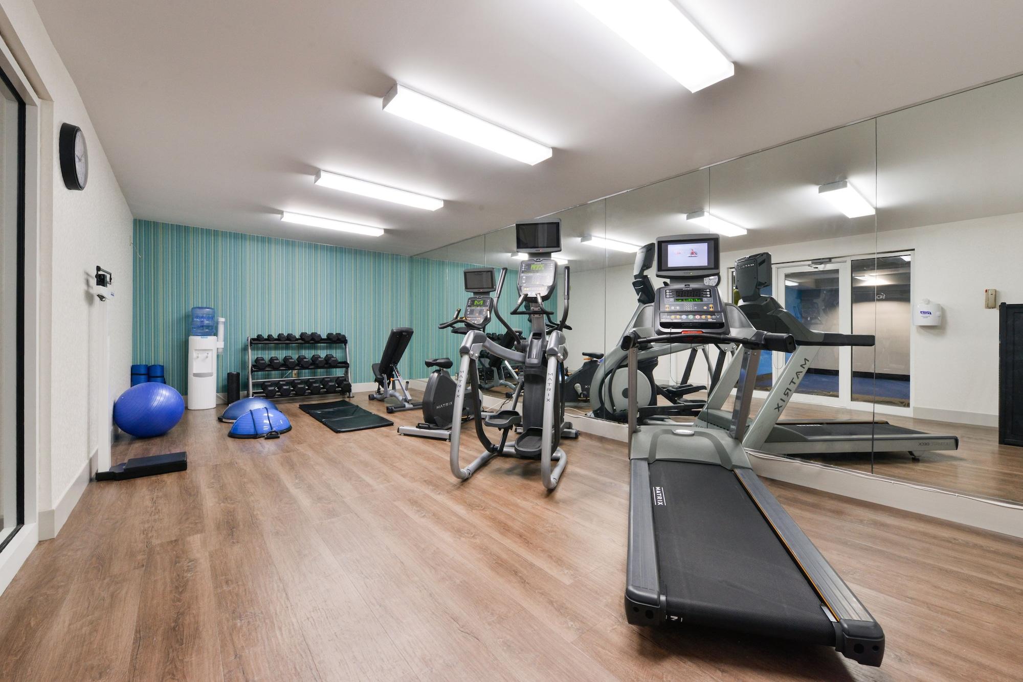 Gimnasio Holiday Inn Express Mystic by IHG