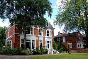 Alojamiento - The Edgbaston Palace Hotel