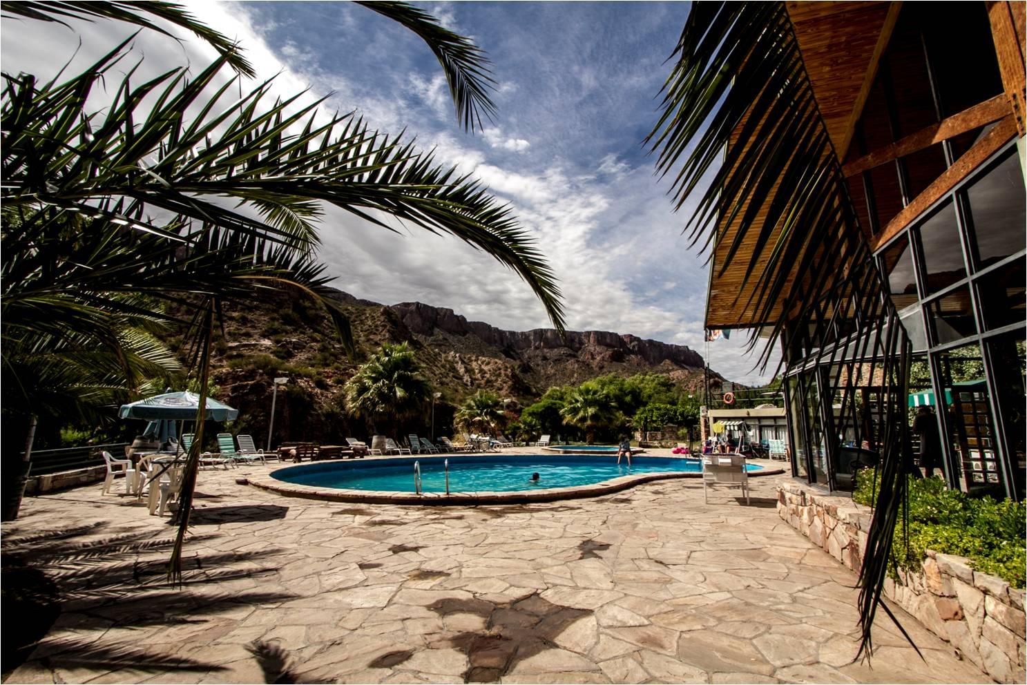 Vista da piscina Valle Grande Hotel de Montaña