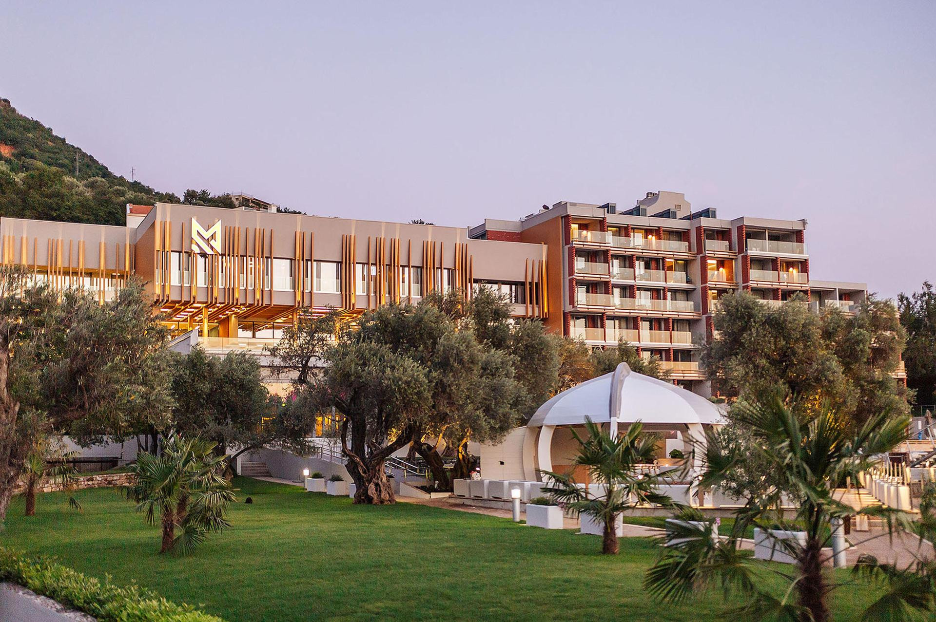 Vista Exterior Maestral Resort & Casino