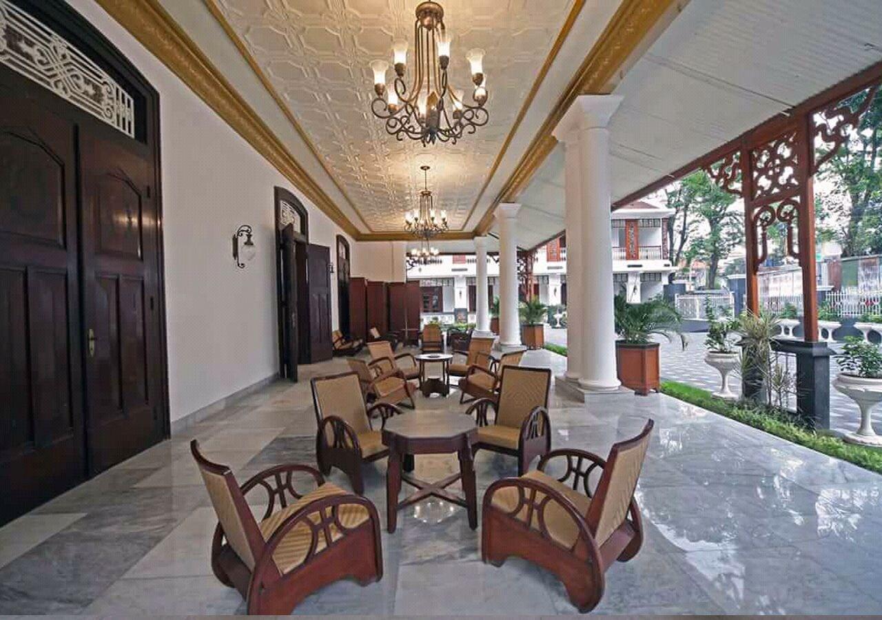 Vista Lobby Daroessalam Hotel Syariah