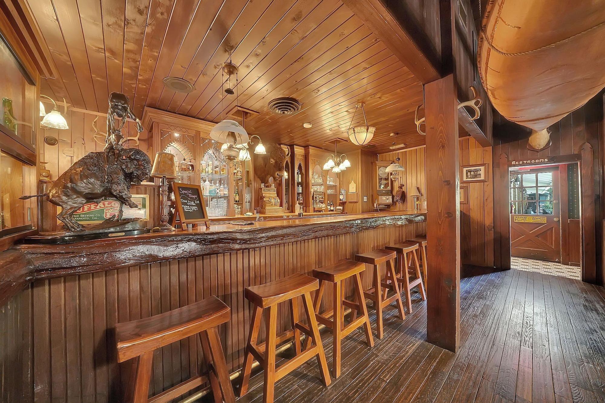 Bar/Salón Narrow Gauge Inn