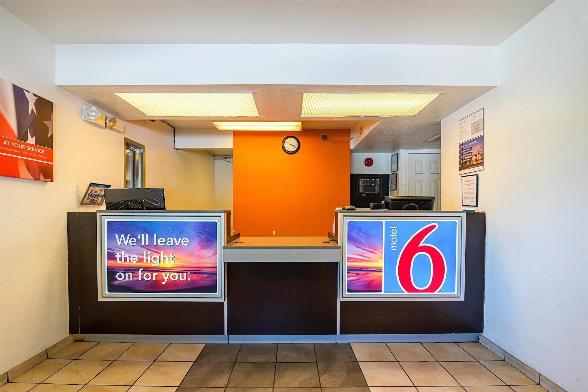 Vista Lobby Motel 6 Bessemer, AL - Birmingham