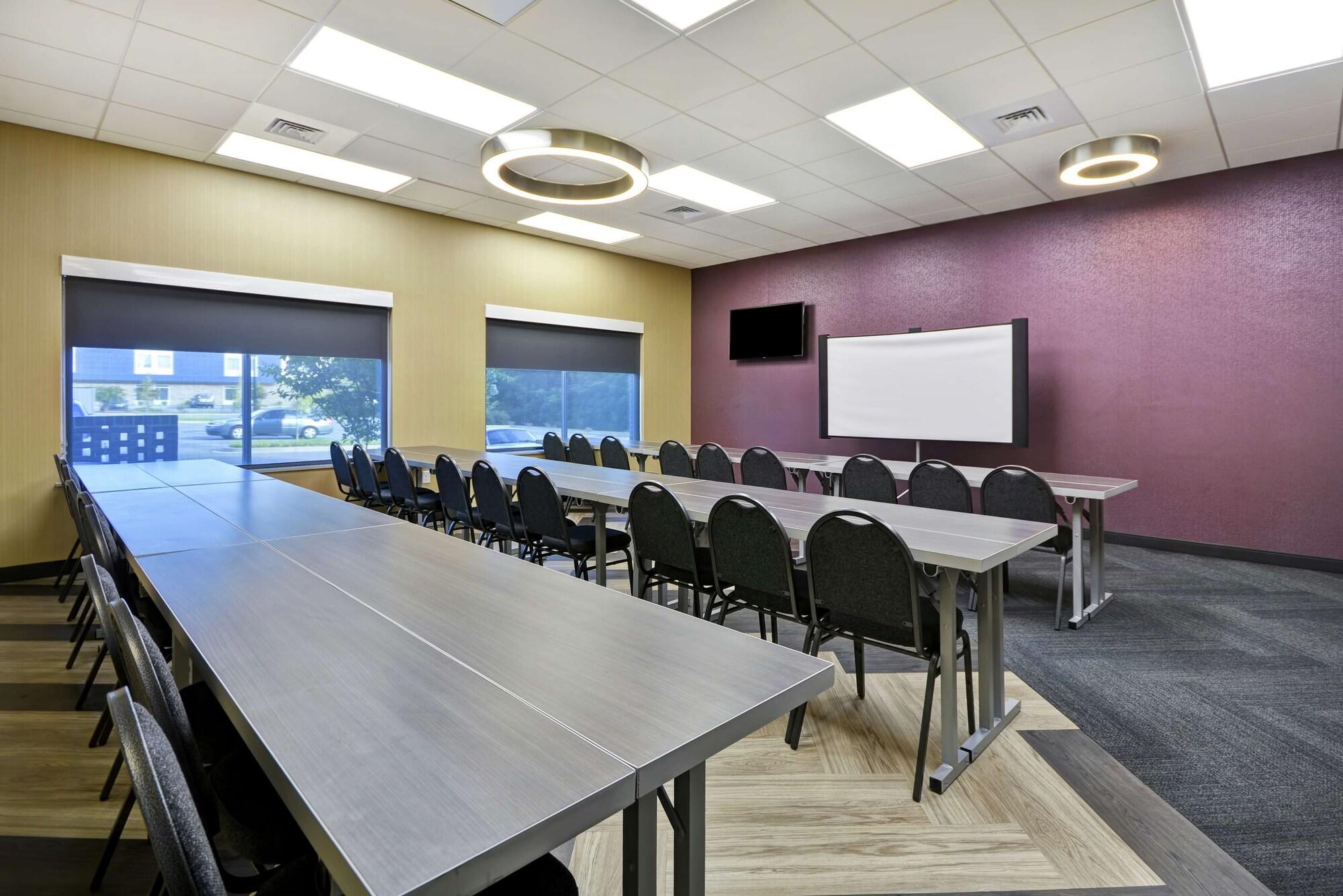 Sala de Reuniones Tru by Hilton Sumter
