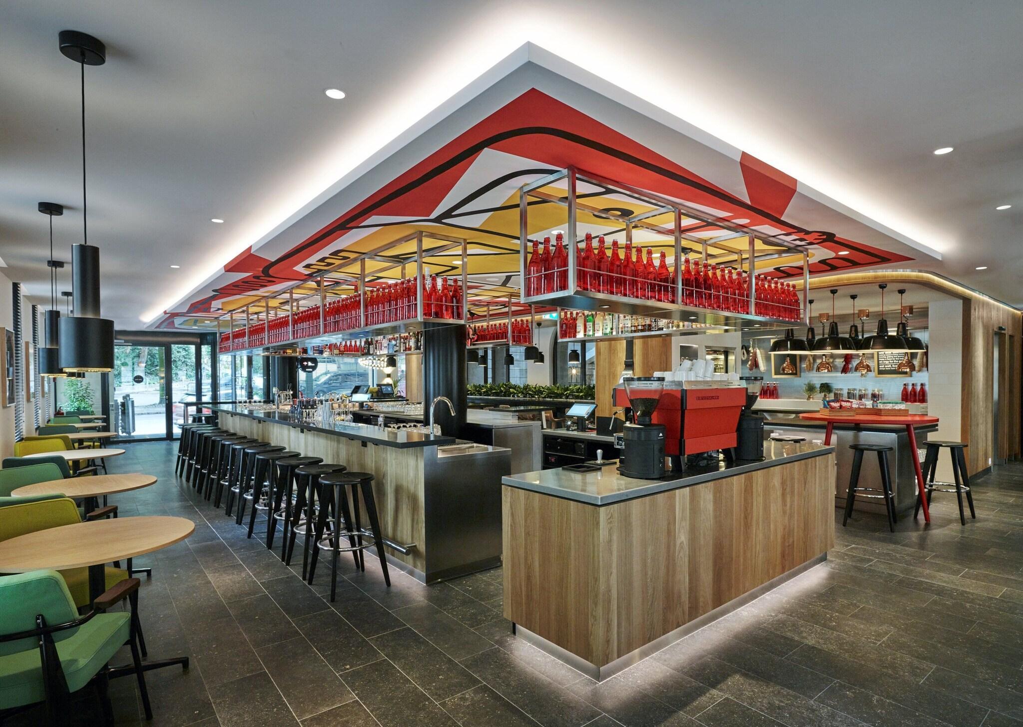 Bar/Salón citizenM Geneva