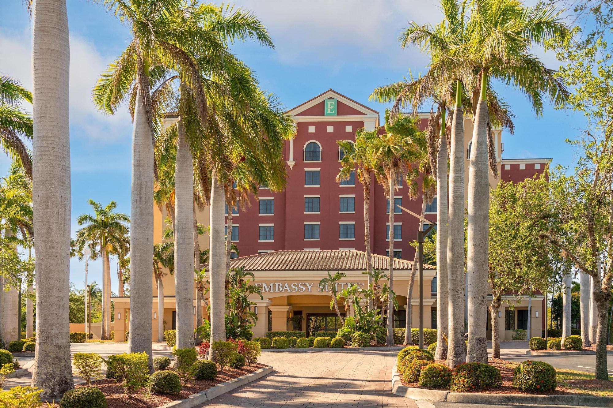 Vista Exterior Embassy Suites by Hilton Fort Myers Estero