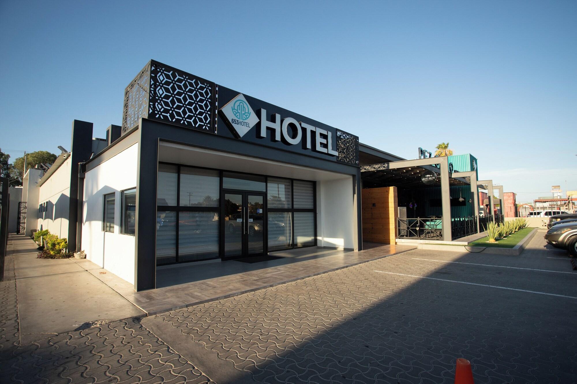 Varios 653 Hotel