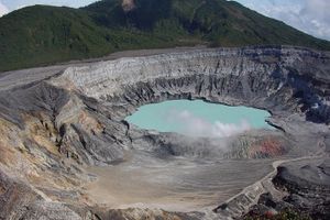 Actividad - Excursión de un día al Doka Coffee Tour, al volcán Poás y a la catarata de La Paz desde San José