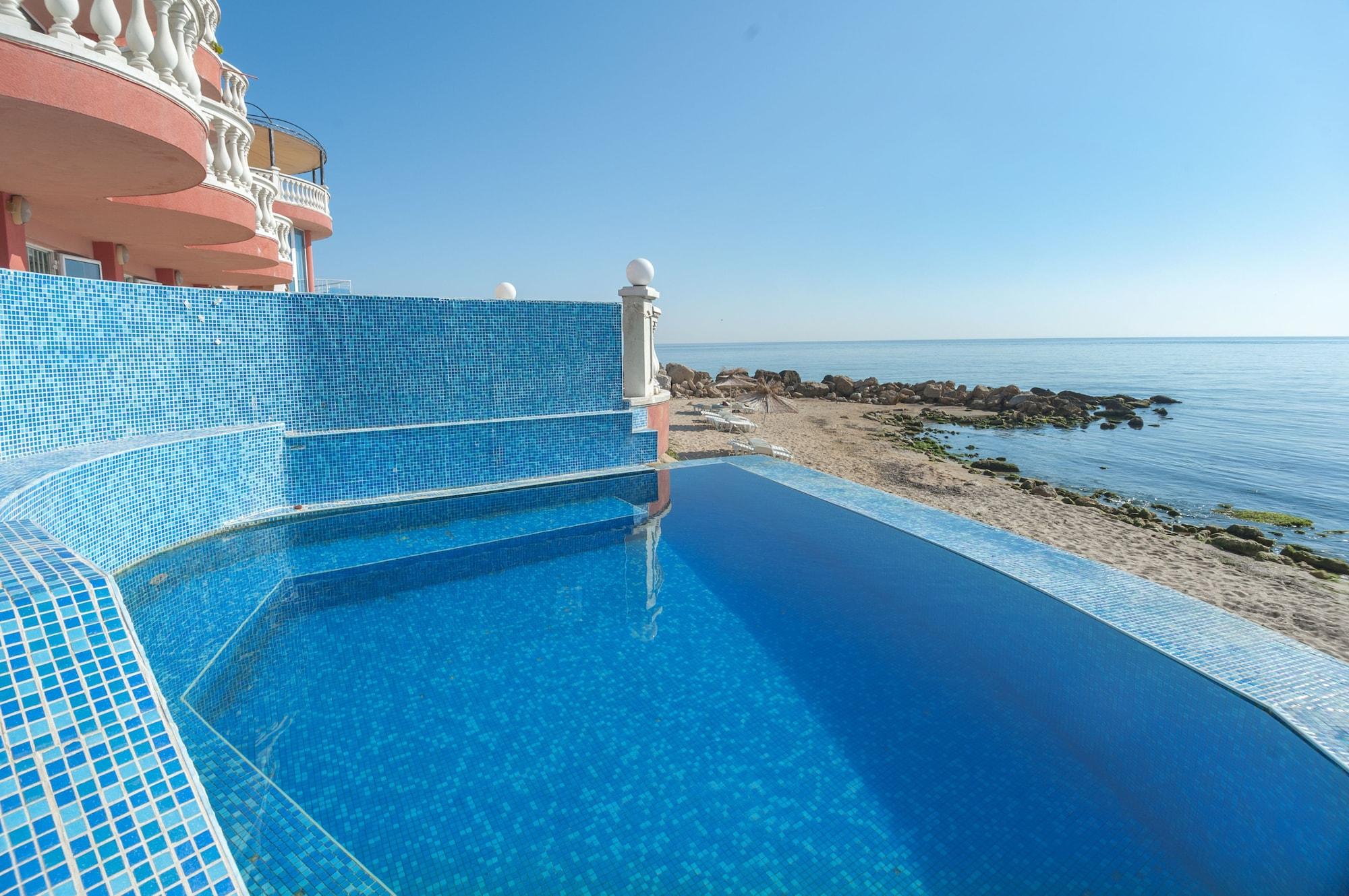 Vista Piscina Sirius Beach Hotel & SPA