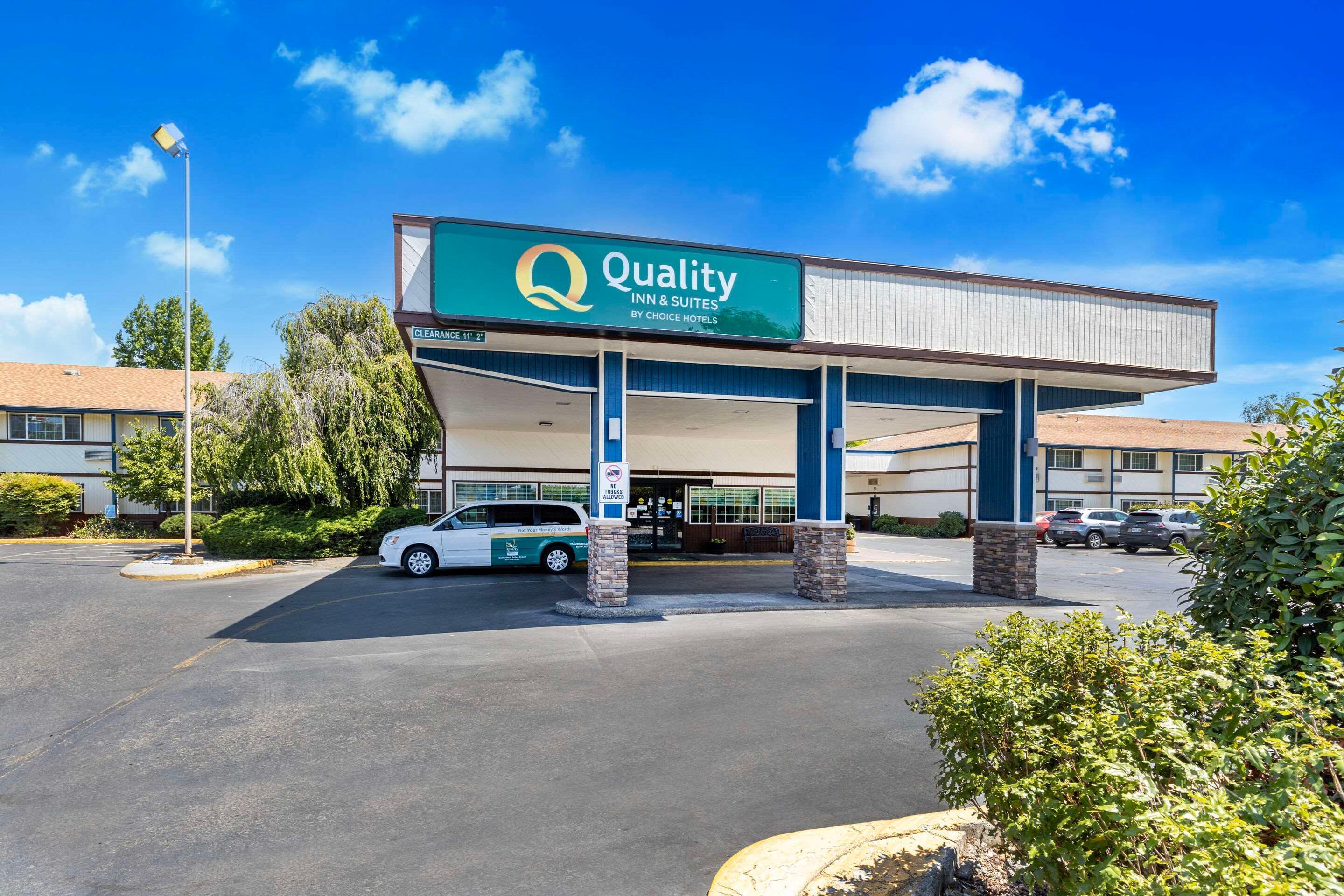 Vista Exterior Quality Inn & Suites Medford Airport