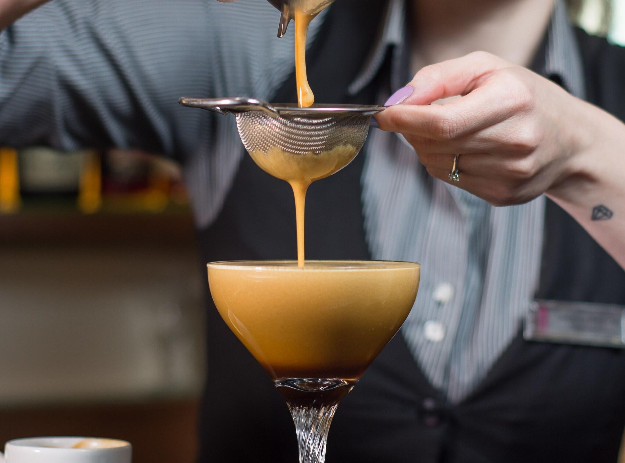 Bar/Salón The Morrison Dublin, Curio Collection by Hilton