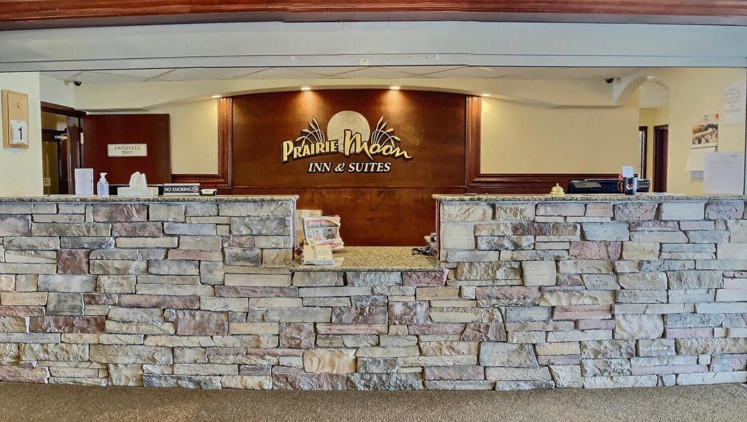 Vista Lobby Prairie Moon Inn & Suites Unity