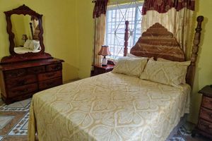 Alojamiento - Bev ROSEVILLA 3 Bedroom family house in Rosehall Rhyne Park Village.Montego Bay