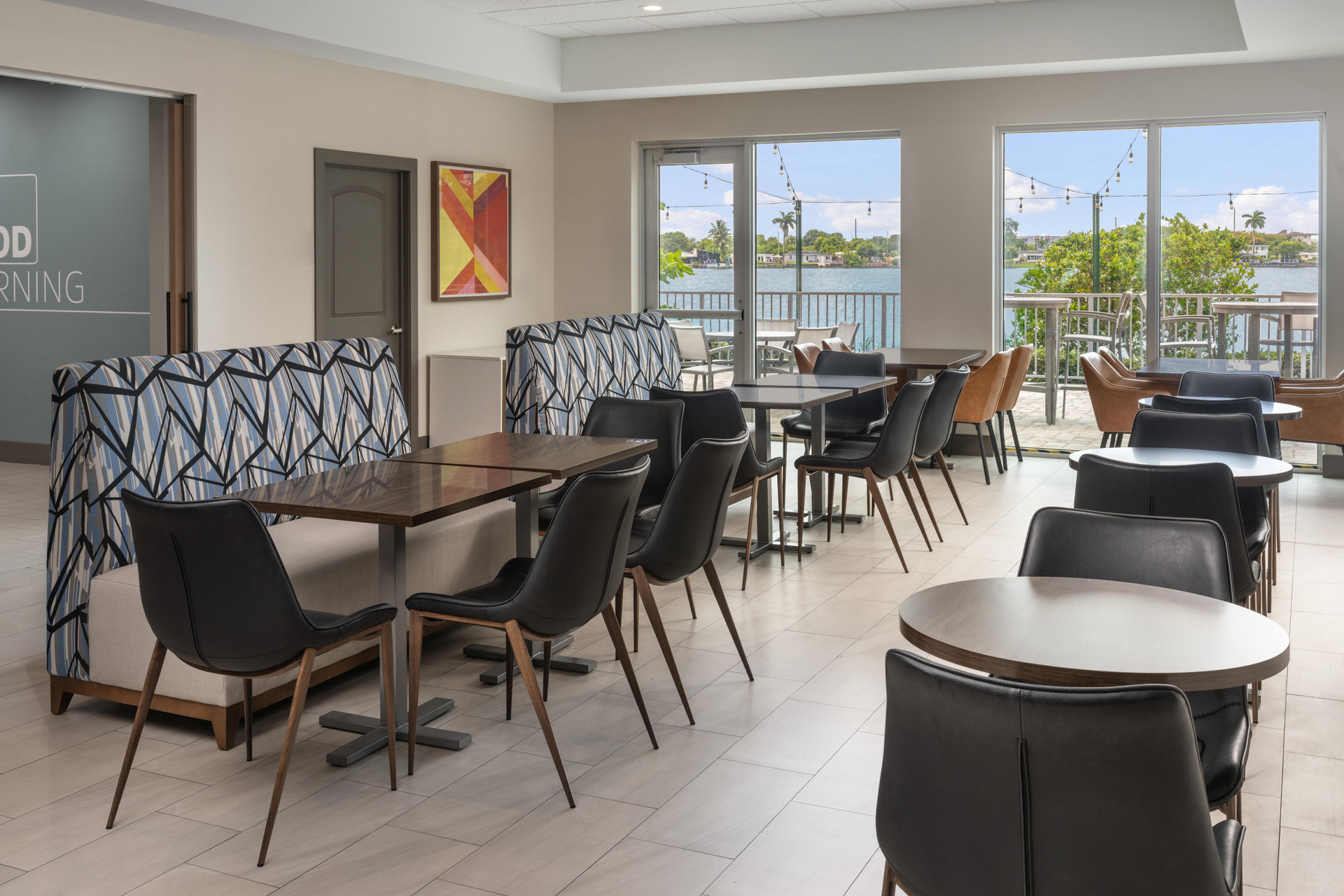 Restaurant Holiday Inn Express Miami Airport Blue Lagoon Area by IHG
