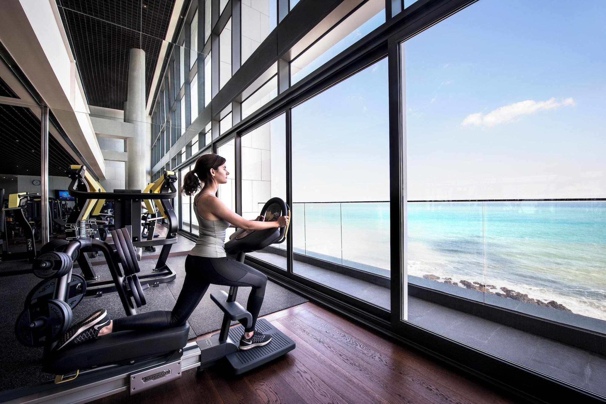 Gimnasio Ananti at Busan Cove