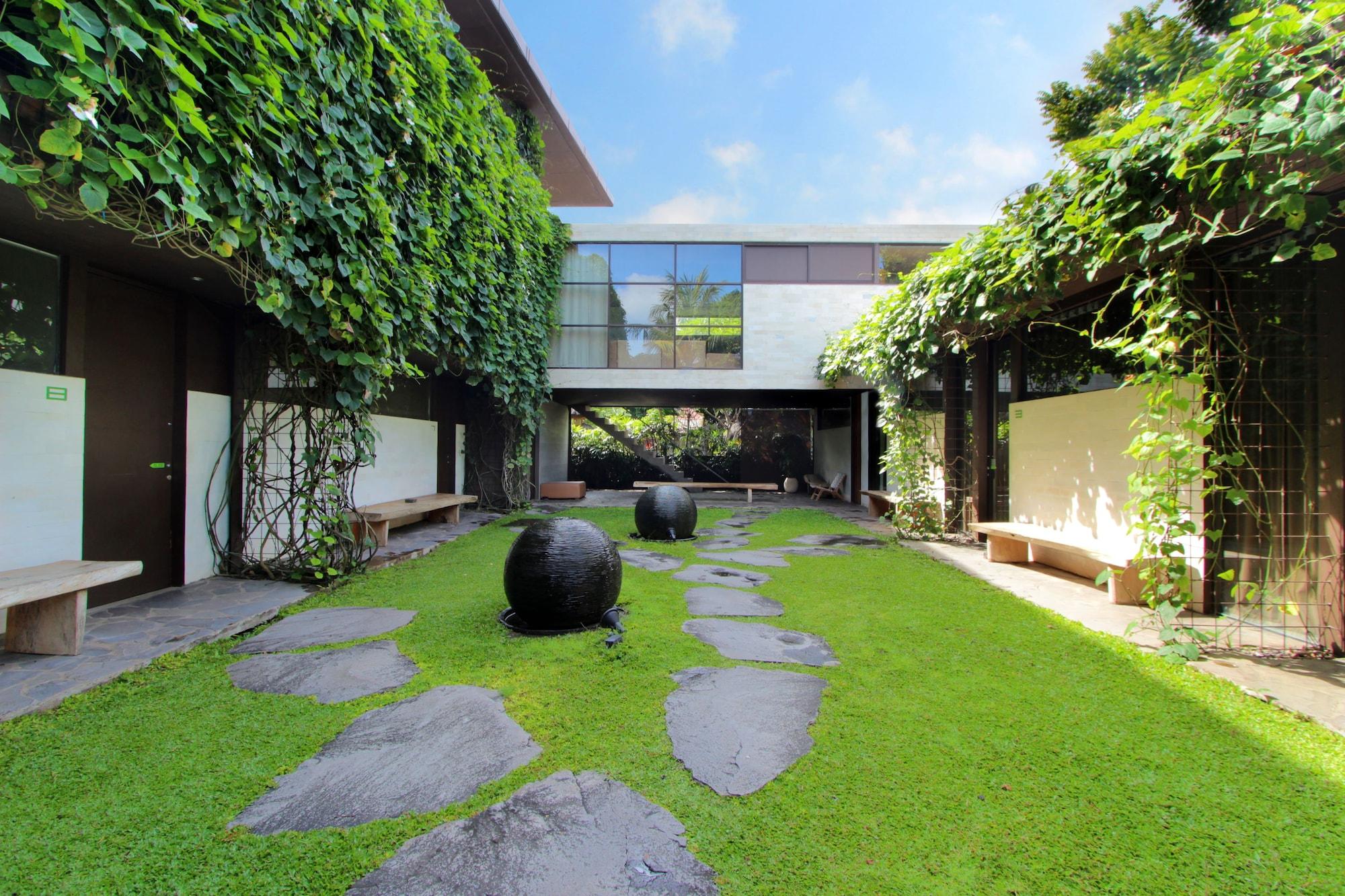 Vista Exterior Clio Apartments