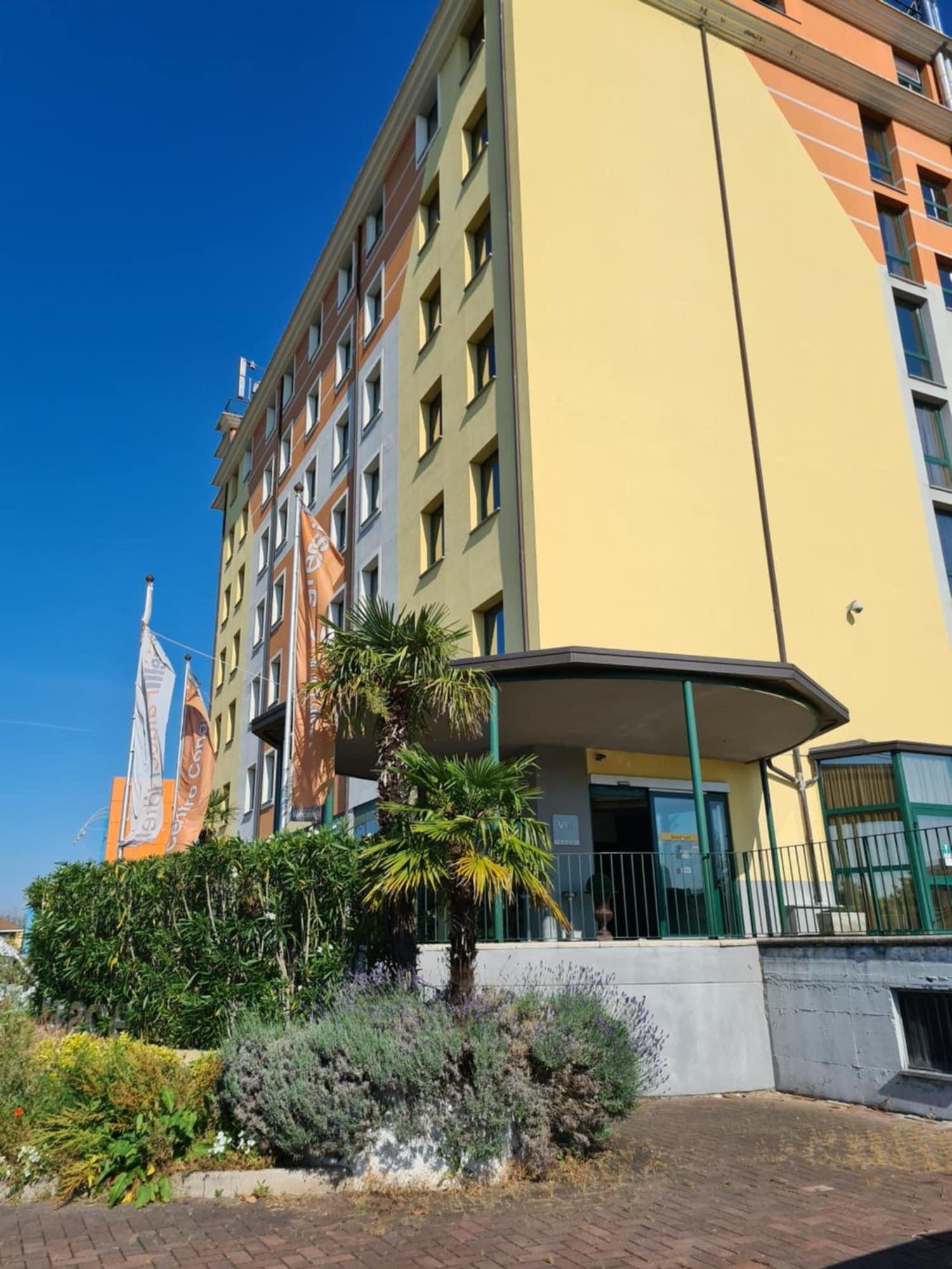 Vista Exterior Vercelli Palace Hotel