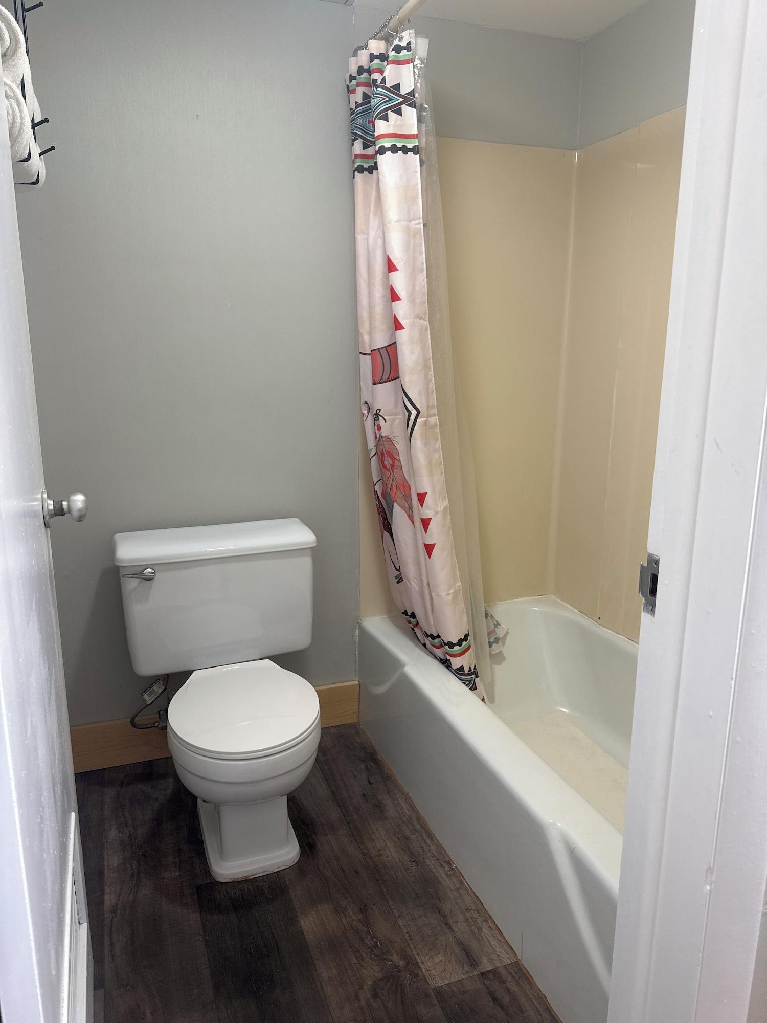 Varios Tecumseh Inn and Suites