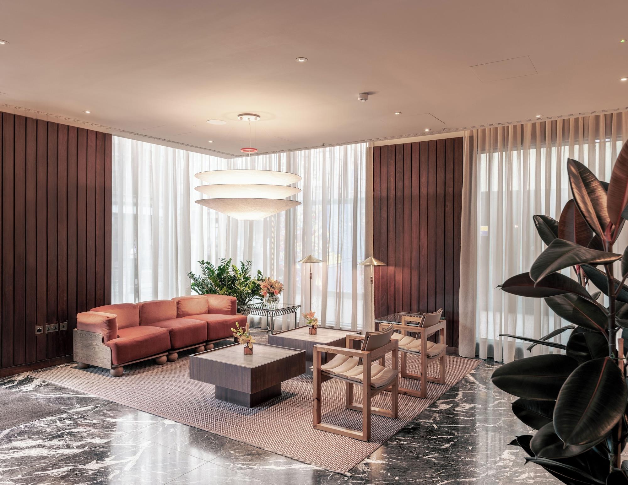 Vista Lobby Leonardo Hotel London Aldgate - formerly Hotel Saint