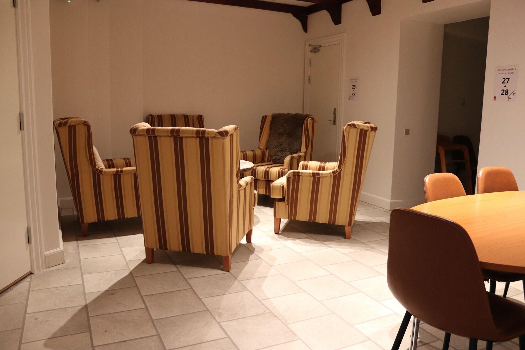Vista Lobby Milling Hotel Mini 11