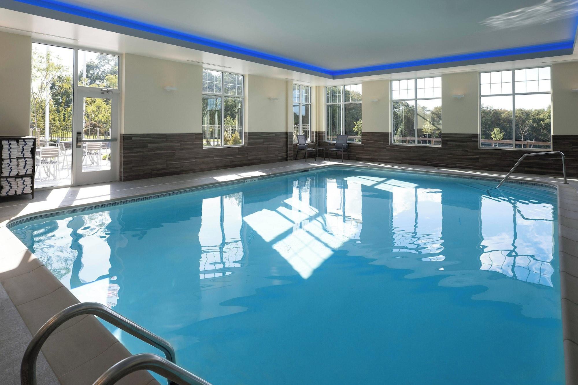 Vista Piscina Fairfield Inn & Suites by Marriott South Kingstown Newport Area
