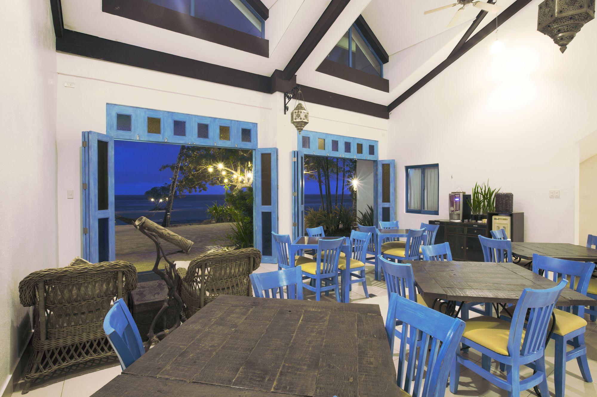 Restaurant Microtel By Wyndham Puerto Princesa
