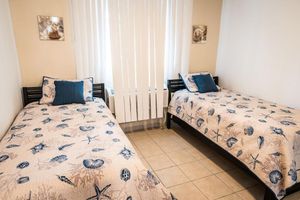 Alquiler Vacacional - Casa Vasquez Sea Beach Village with Roof Deck, Balcony, Pool, & Beach