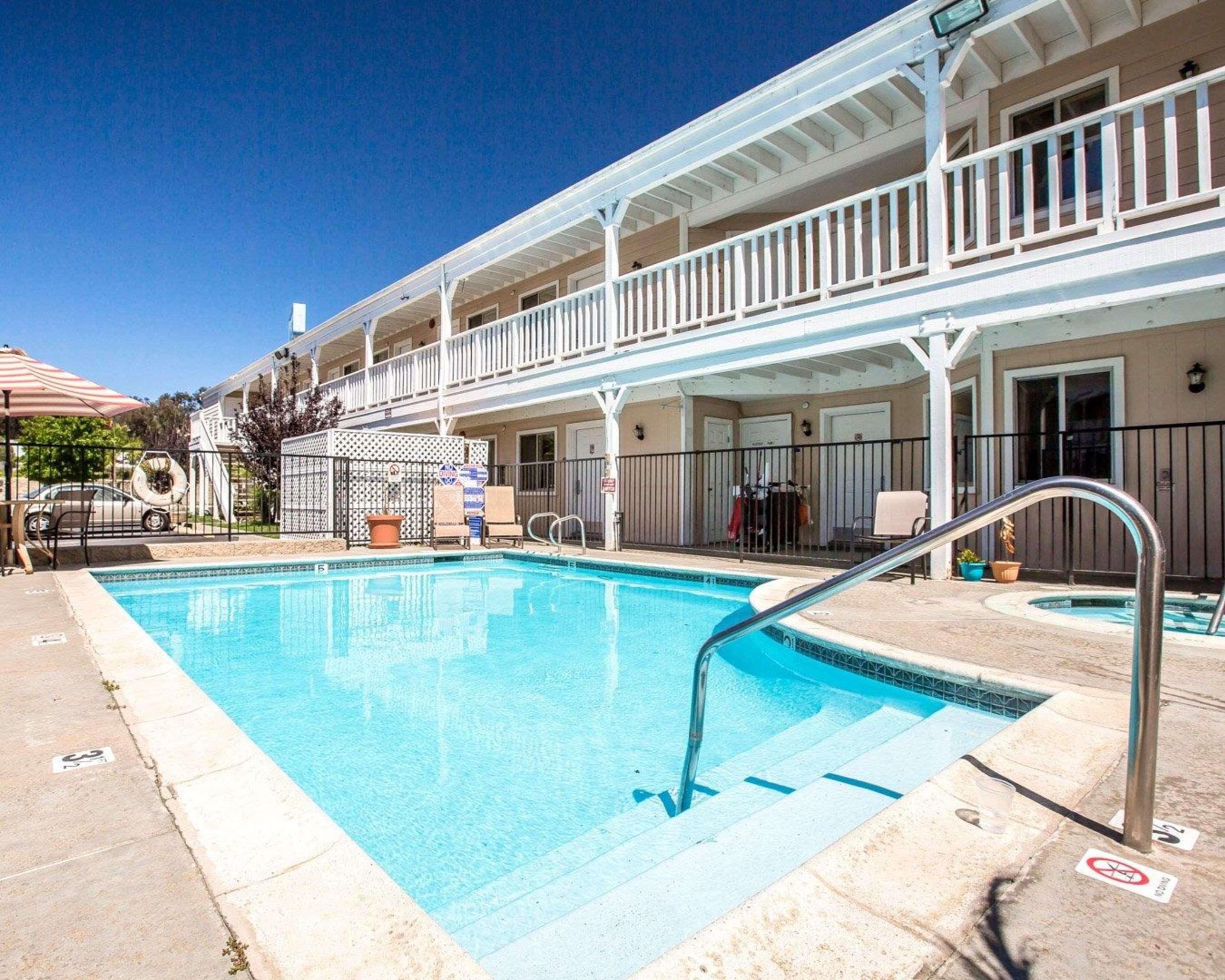 Vista Piscina Rodeway Inn Old Town Temecula