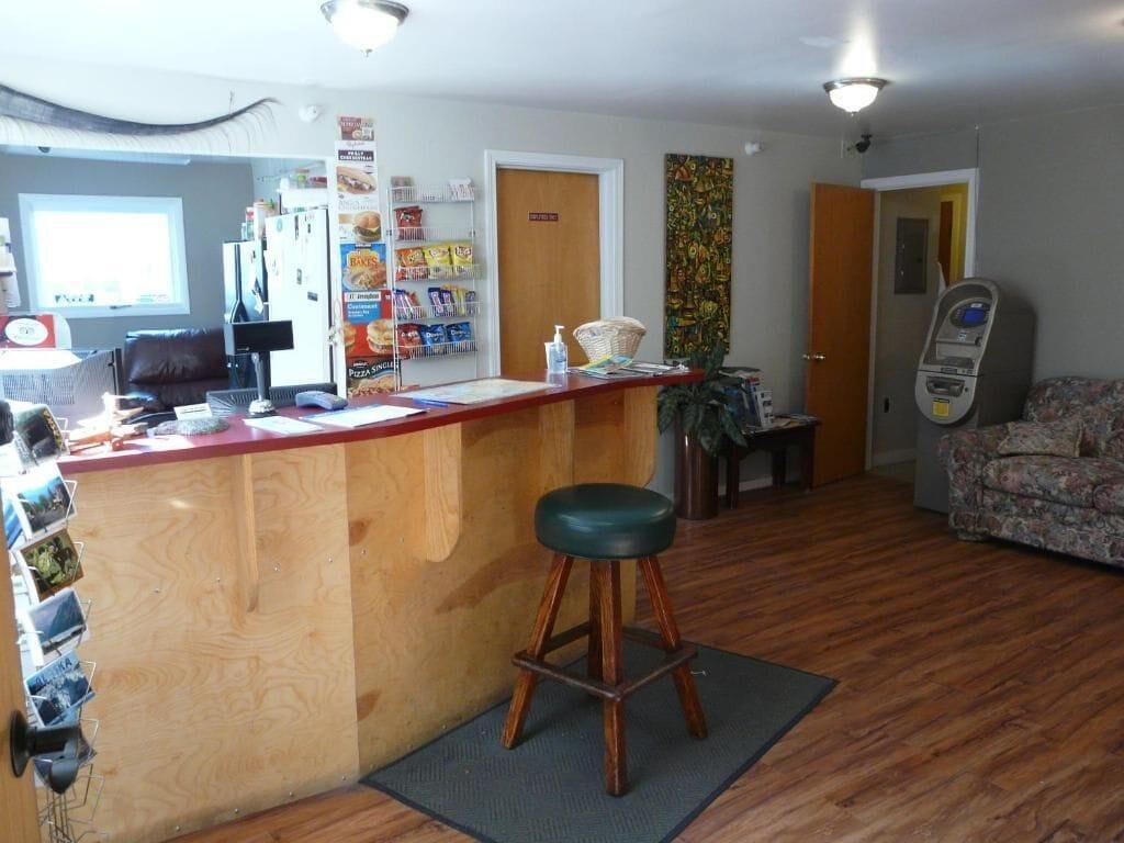 Vista Lobby Bent Prop Inn & Hostel Downtown