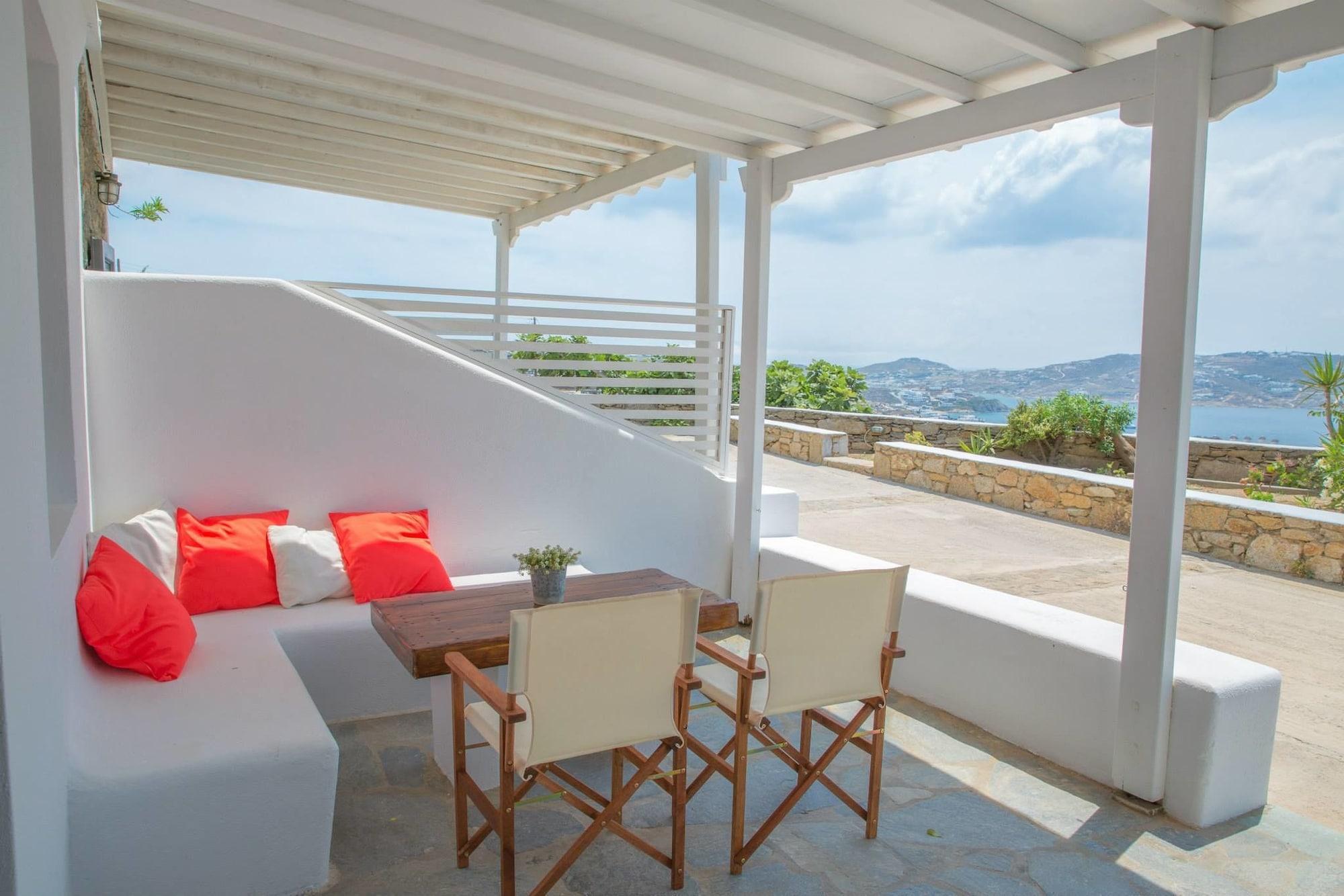 Varios Bellou Suites