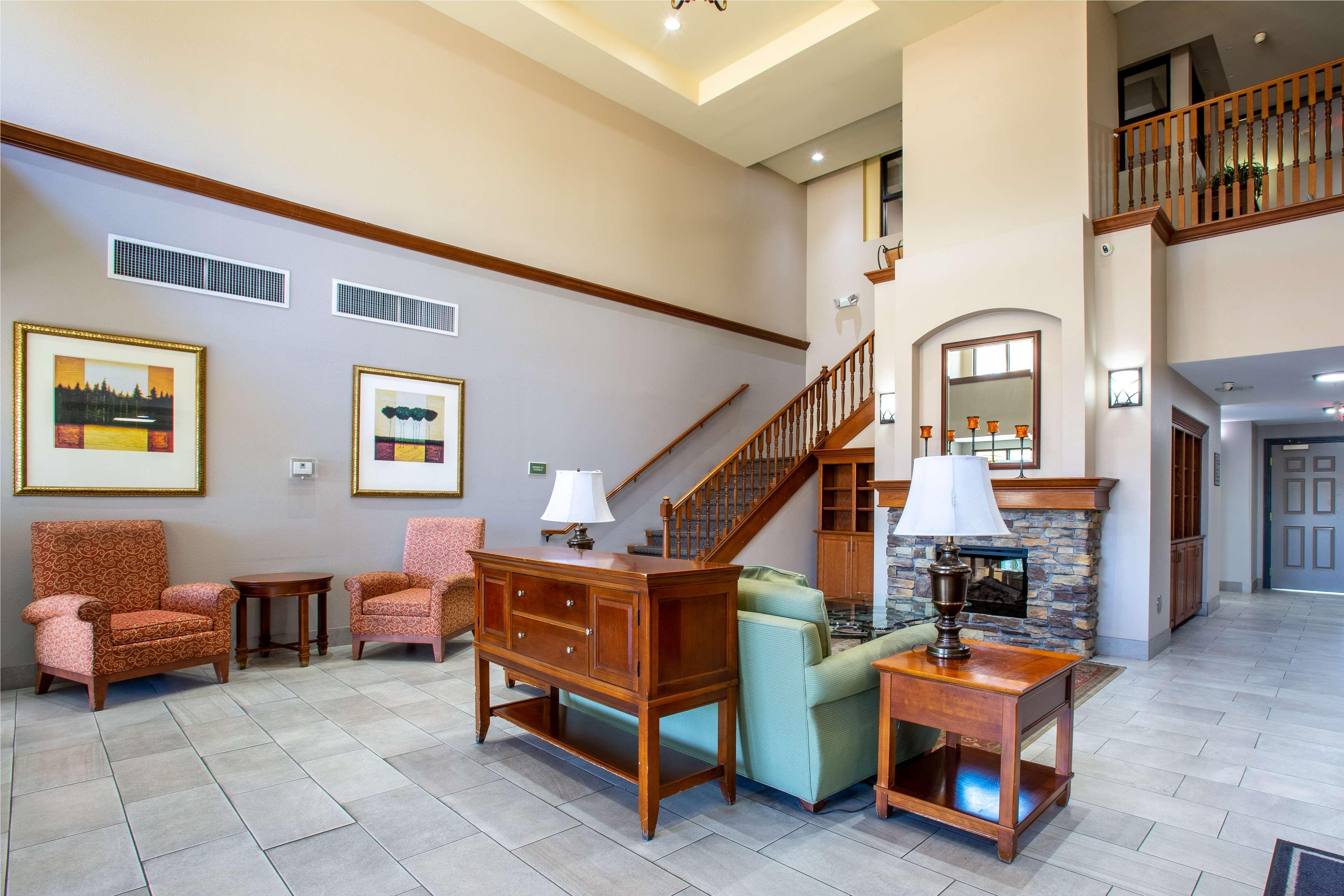 Vista Lobby Country Inn & Suites by Radisson, Tucson City Center, AZ