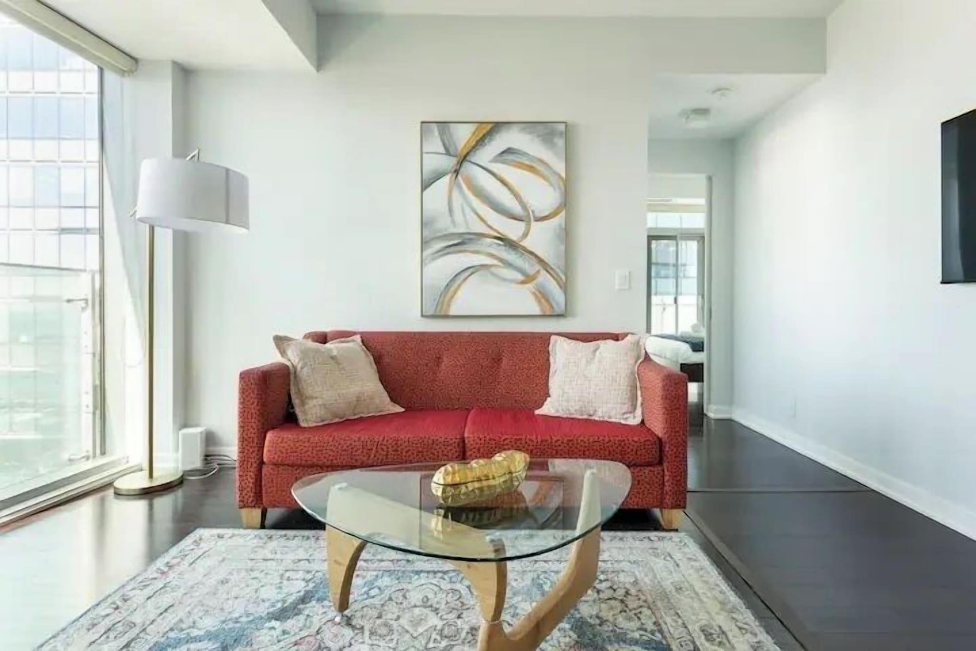 Varios Elegant Suites - CN Tower & Lake View