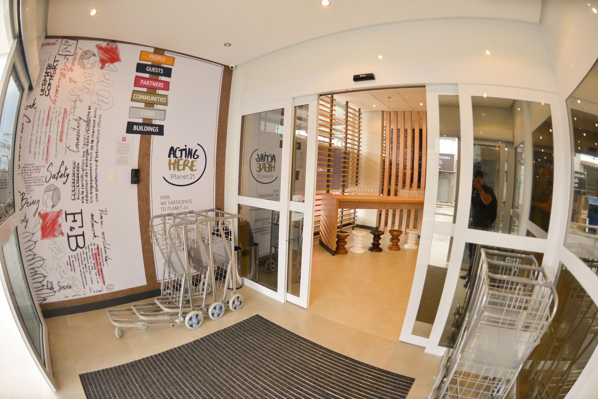 Vista Lobby ibis Jacarei