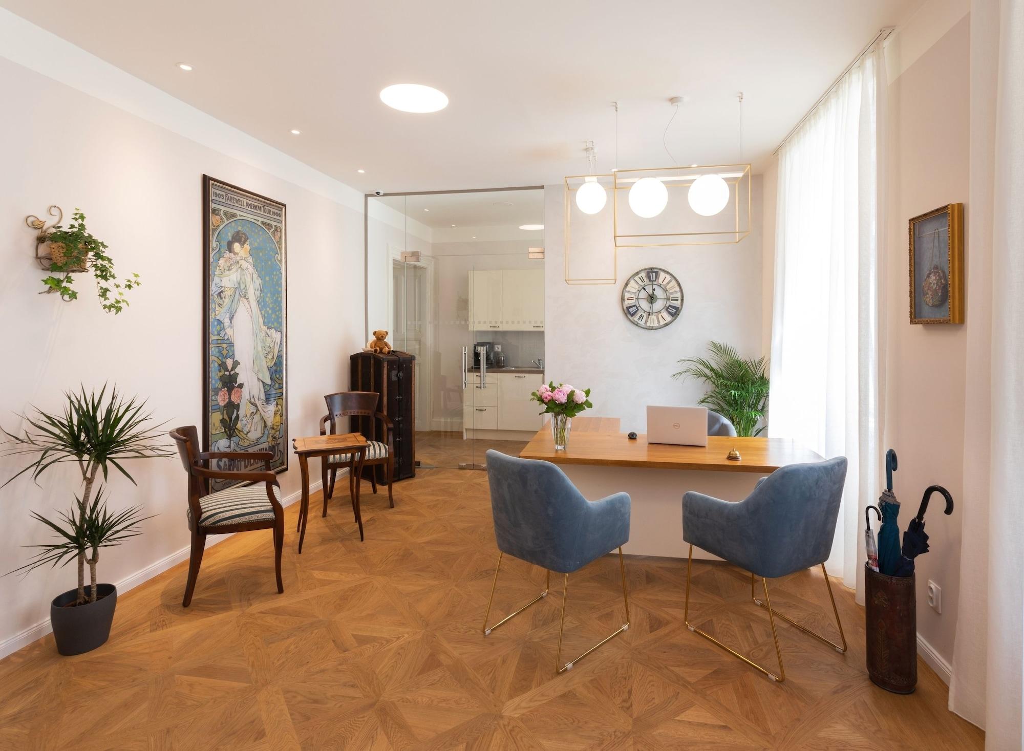 Vista Lobby SeNo 6 Apartments