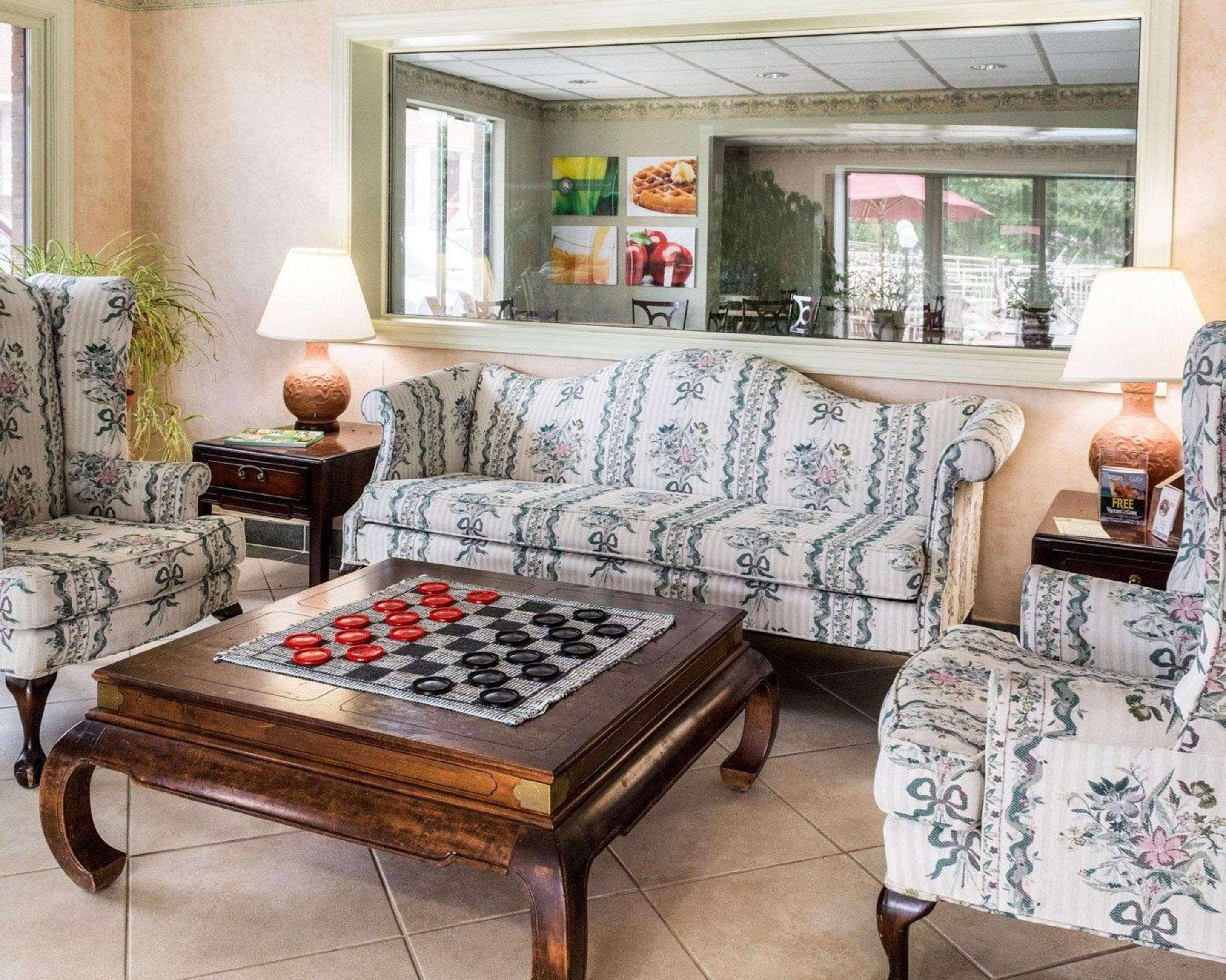 Vista Lobby Quality Inn Little Creek