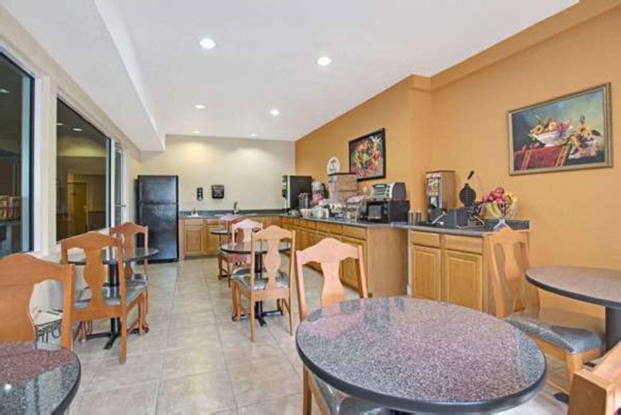 Restaurant Super 8 by Wyndham Daytona Beach