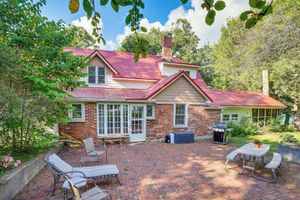 Alquiler Vacacional - Historic Lakefront Home w/ Dock on Green Lake!