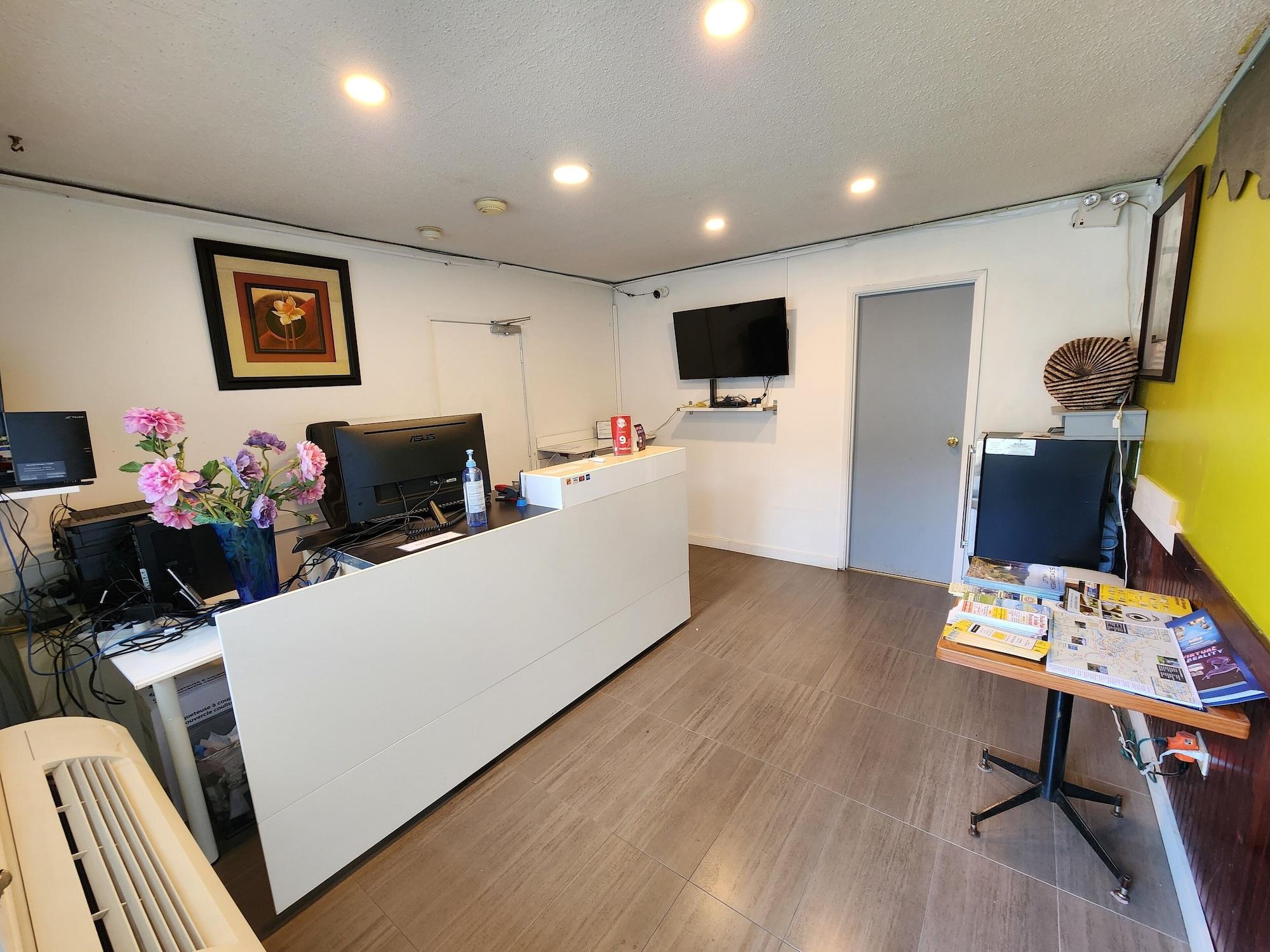 Vista Lobby Ace Motel