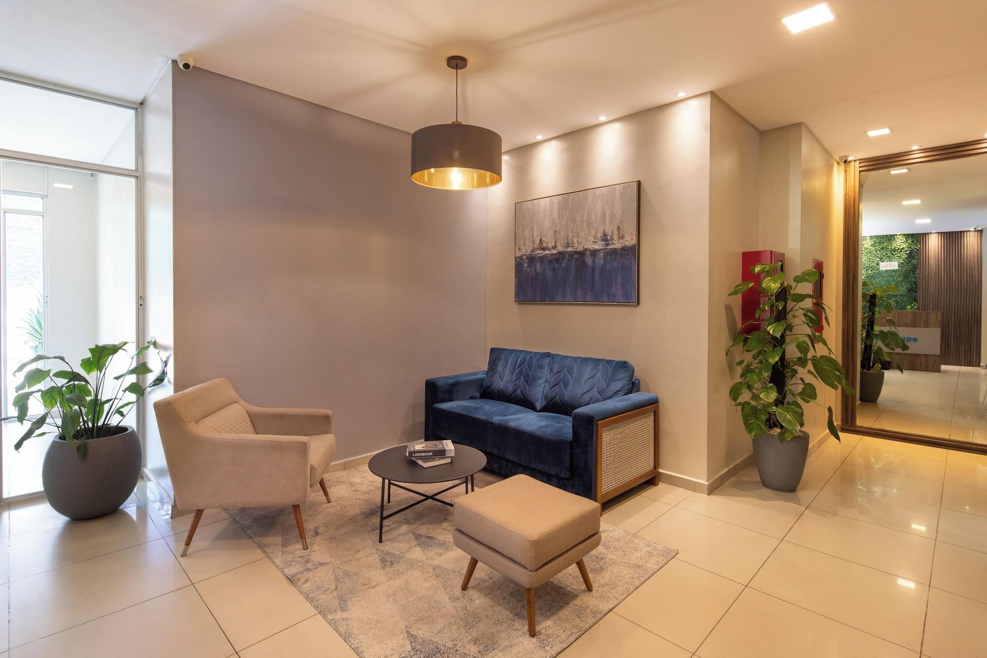 Vista Lobby Equipetrol Suites Apart Hotel