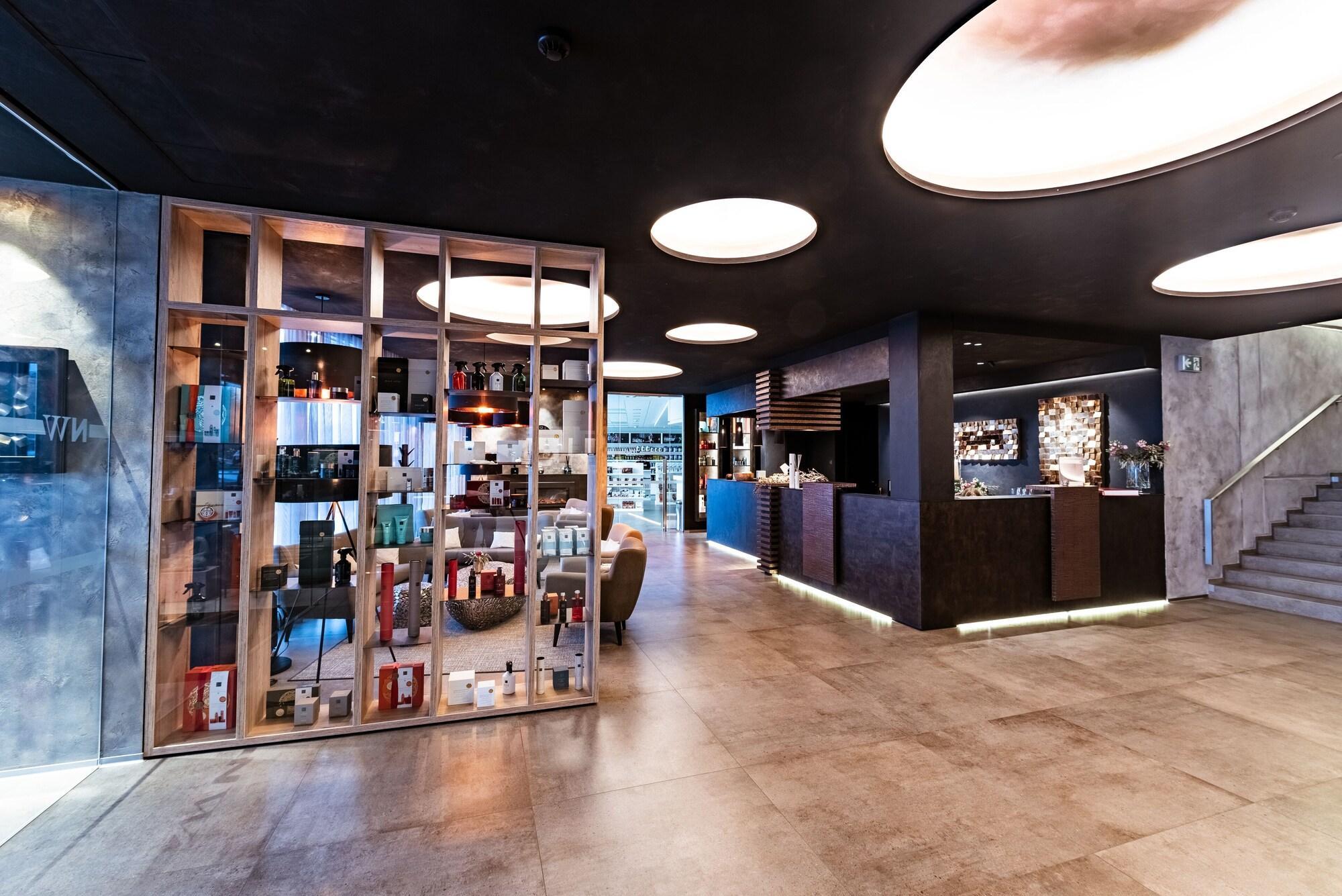 Vista Lobby Nutrend World