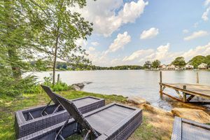 Alquiler Vacacional - Fish & Ski: Lakefront Retreat By Mt Southington