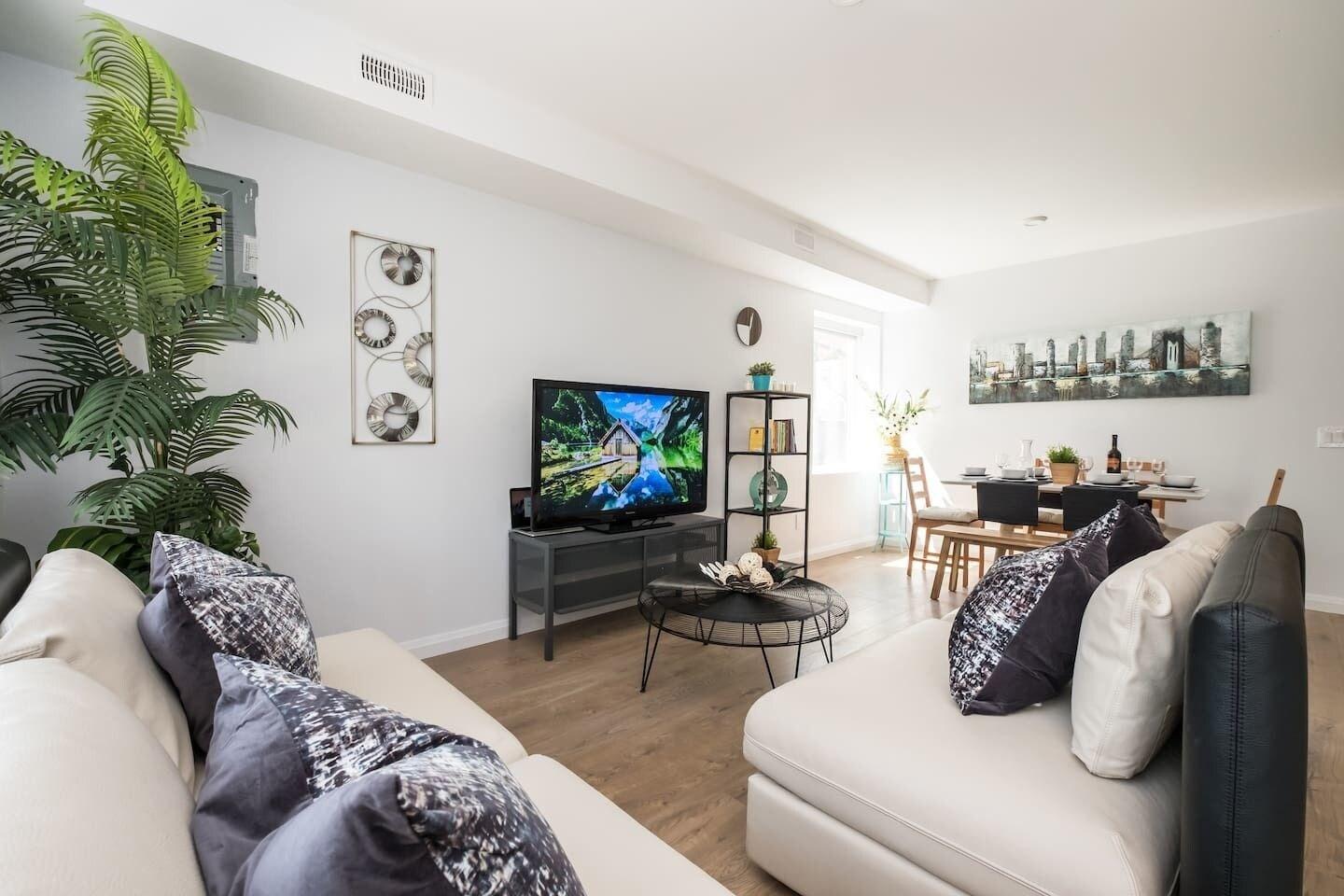 Varios Chic & Central 3-bedroom in Little Italy