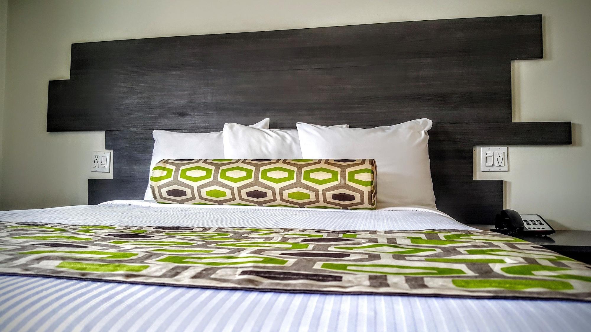 Varios Jewel City Inn