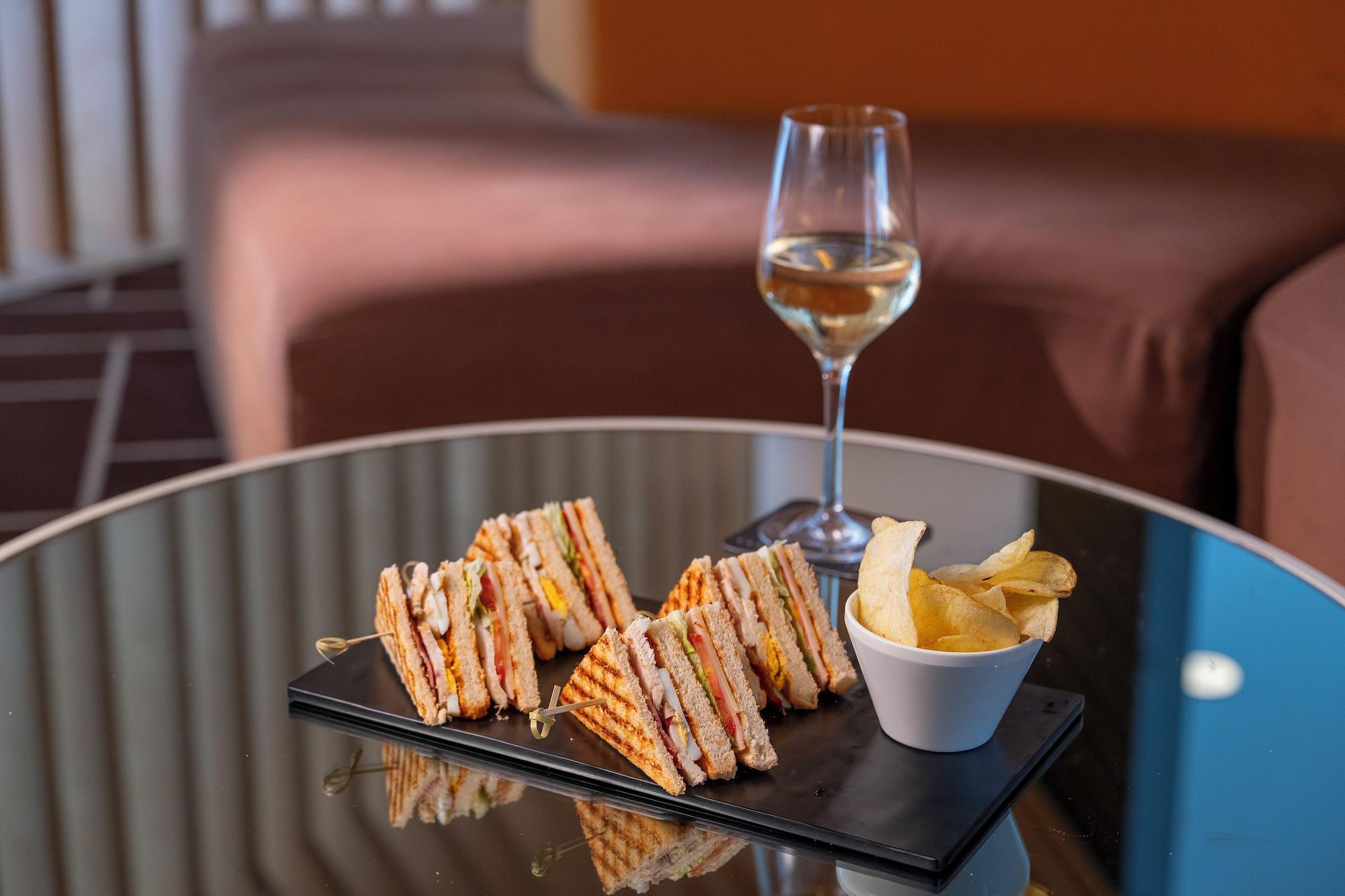 Bar/Salón HF Fénix Urban