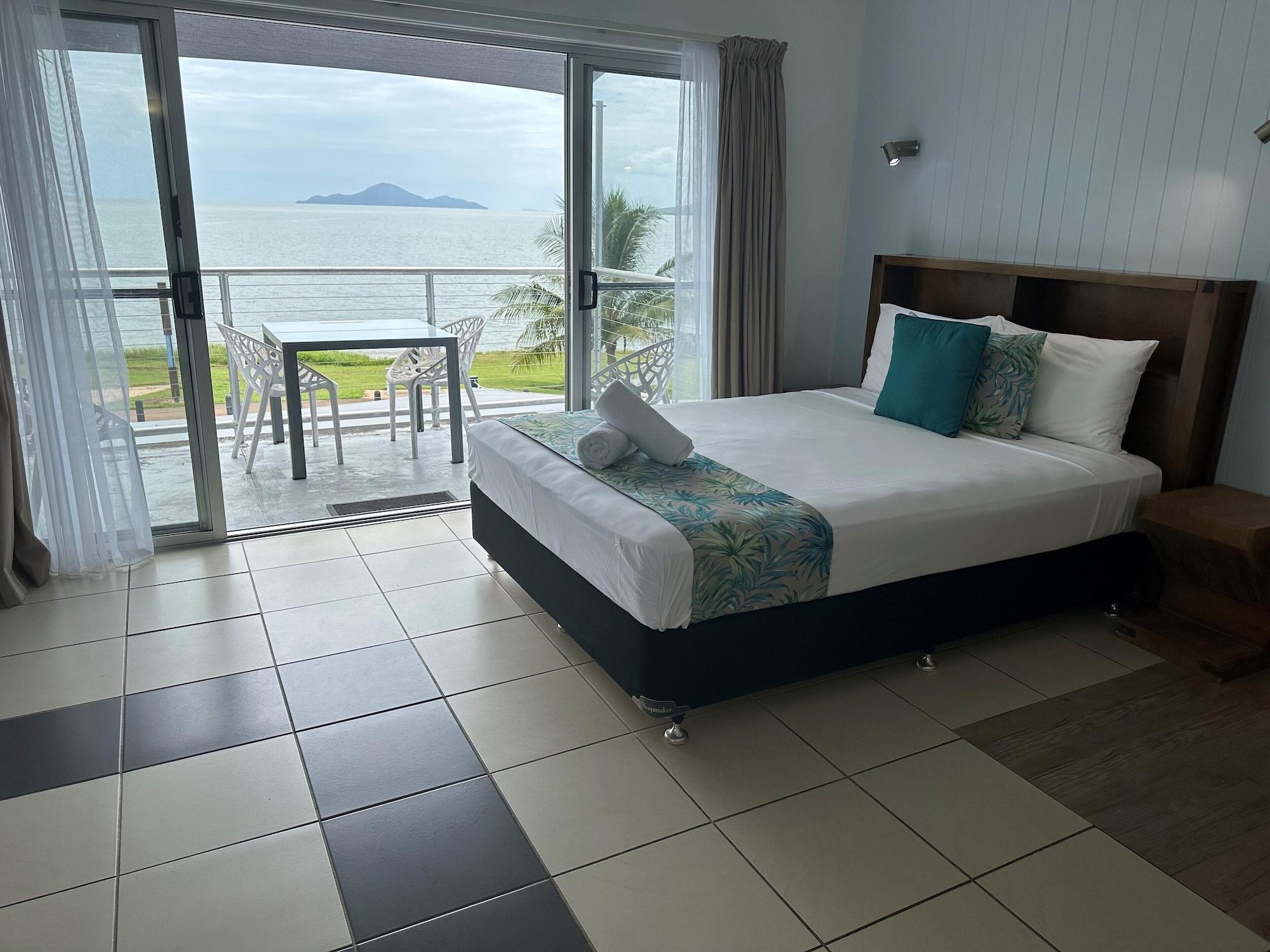 Playa Cardwell Beachfront Motel